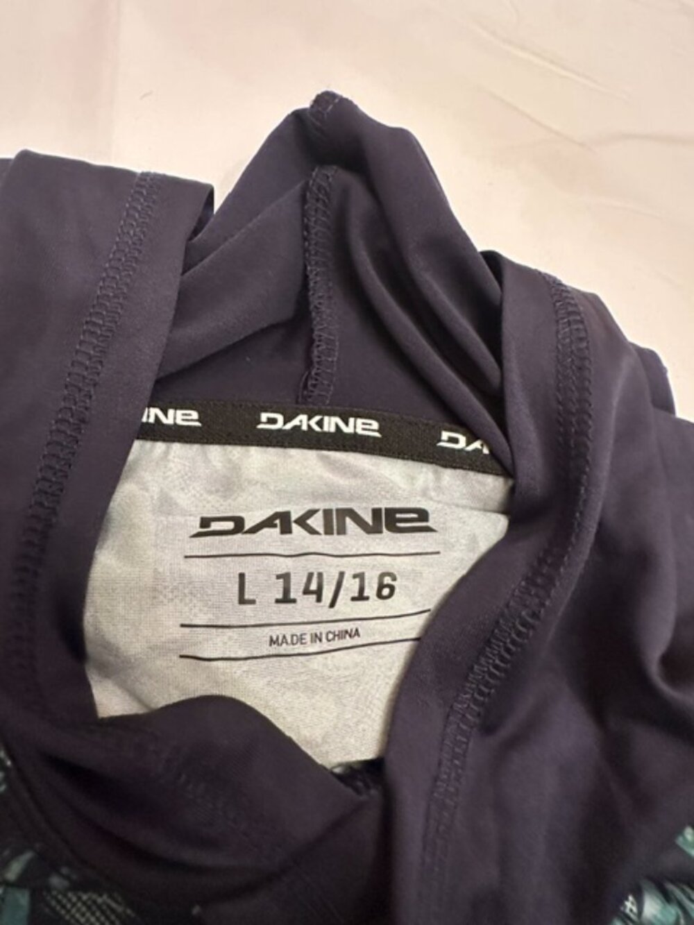 NWT Dakine Boys Floral Performance Rash Guard Hoodie L 14/16 - Picture 2 of 3